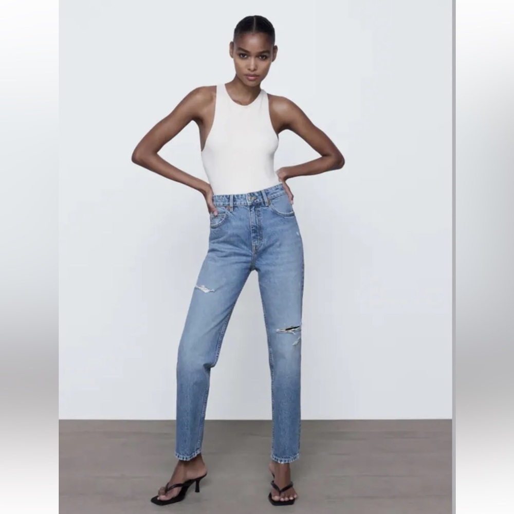 Zara Ripped Mom Fit Jeans size 8